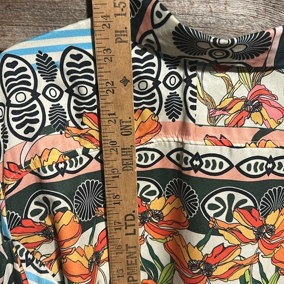 Colorful Floral Patterned Blouse - Picture 15 of 15